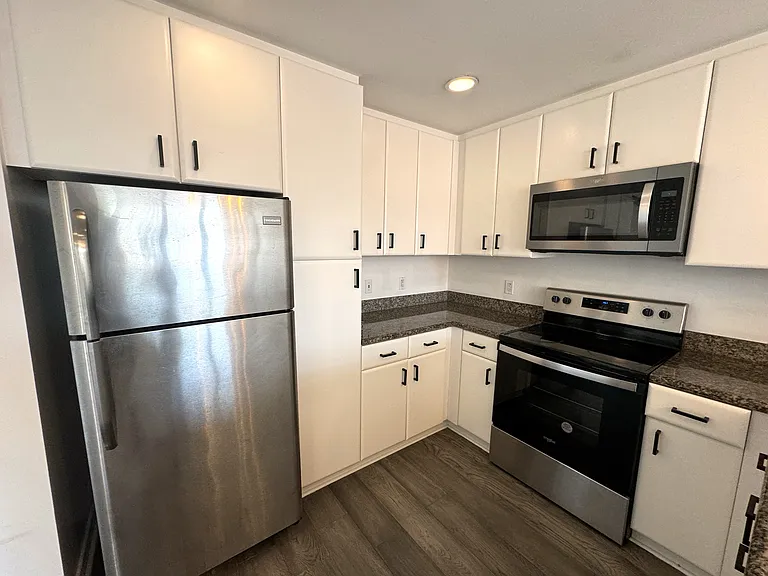 260 King St #809 — Photo 12