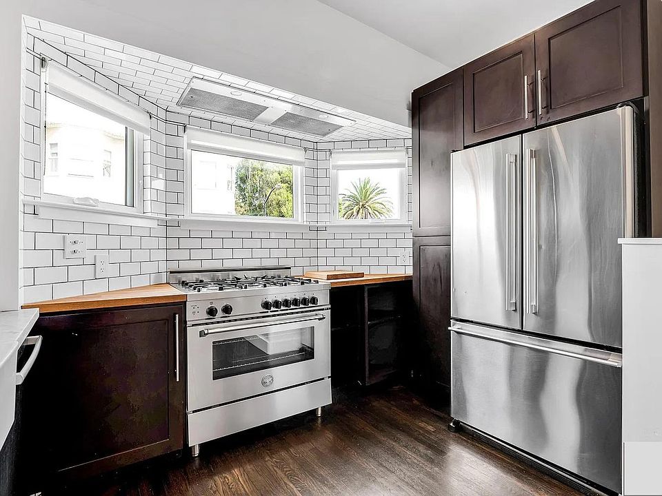 Bertazonni stove, buthcer block counter