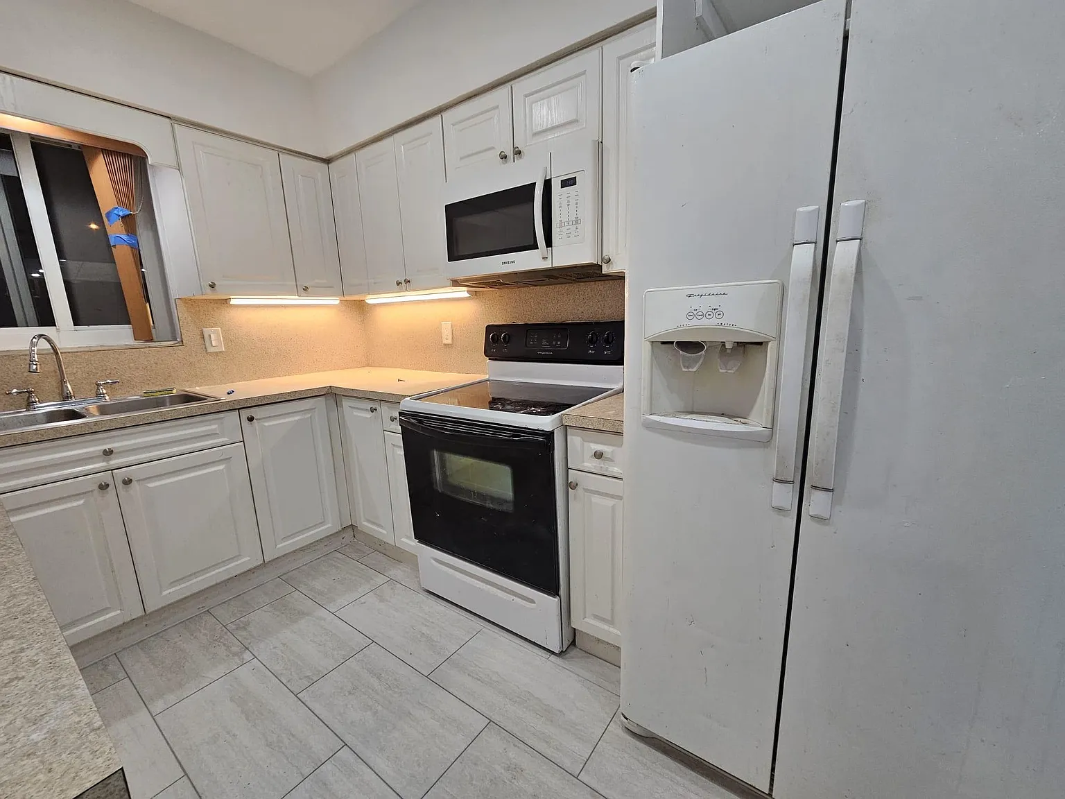 2 bed, 1.0 bath, 1400 sqft, $2,400 — Photo 3