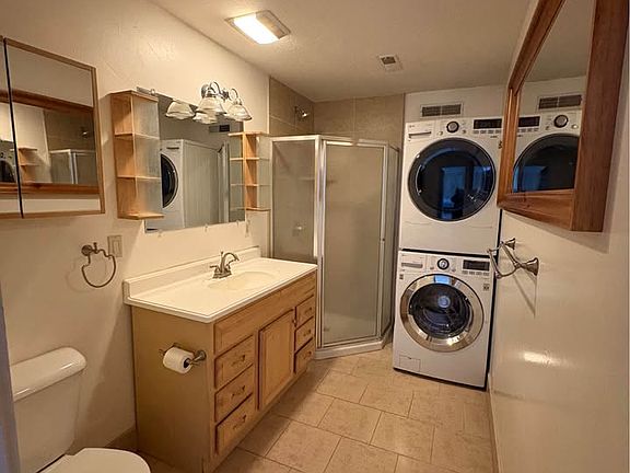 3rd image of 545 Crestview Dr #1