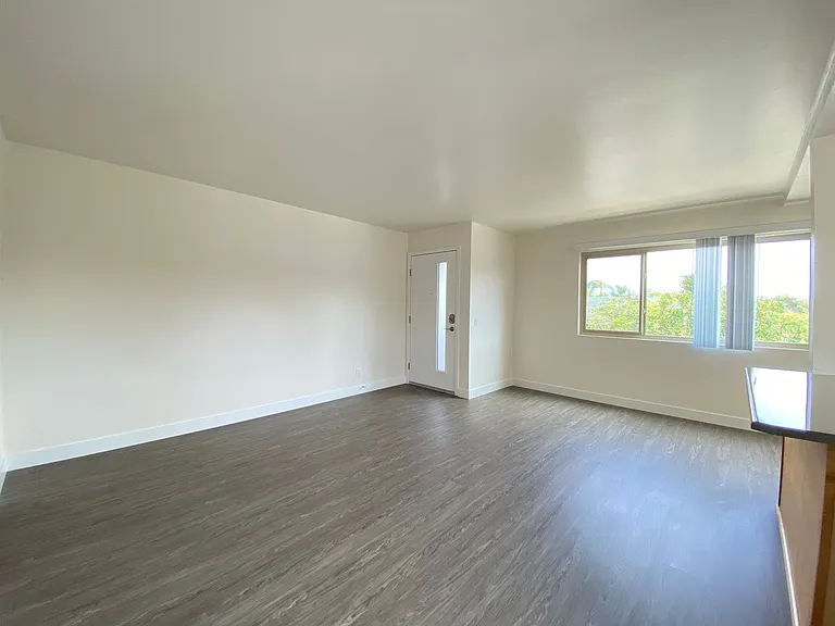 Adams Street Apartments — Photo 2