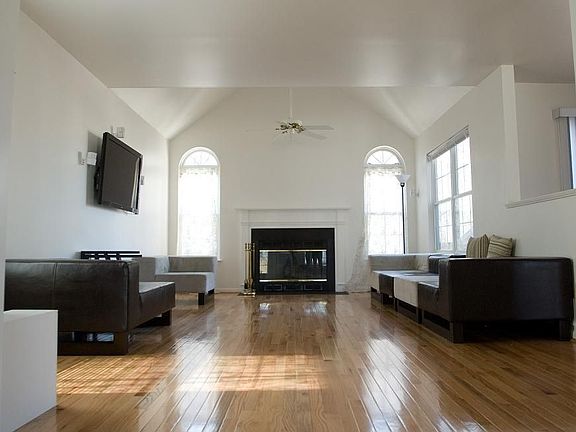 5th image of 19 Westwoods Blvd