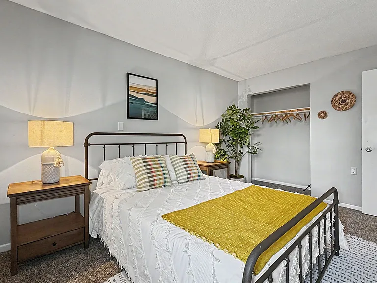 1800 Watrous Ave — Photo 8