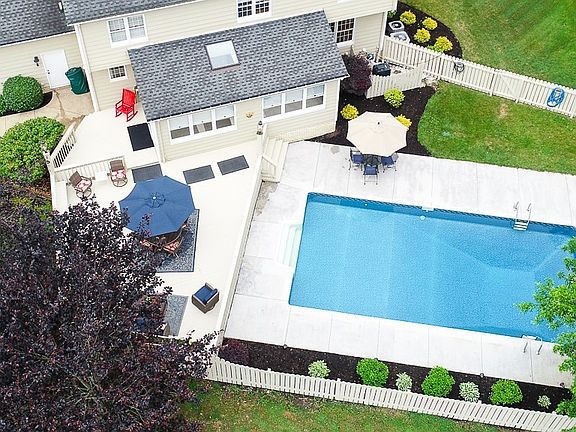 3rd image of 14688 Shire Ct