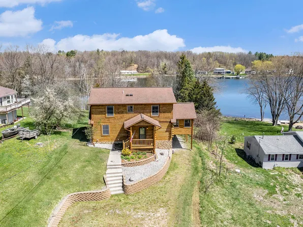 1634 W Chilberg Rd, Scottville, MI 49454