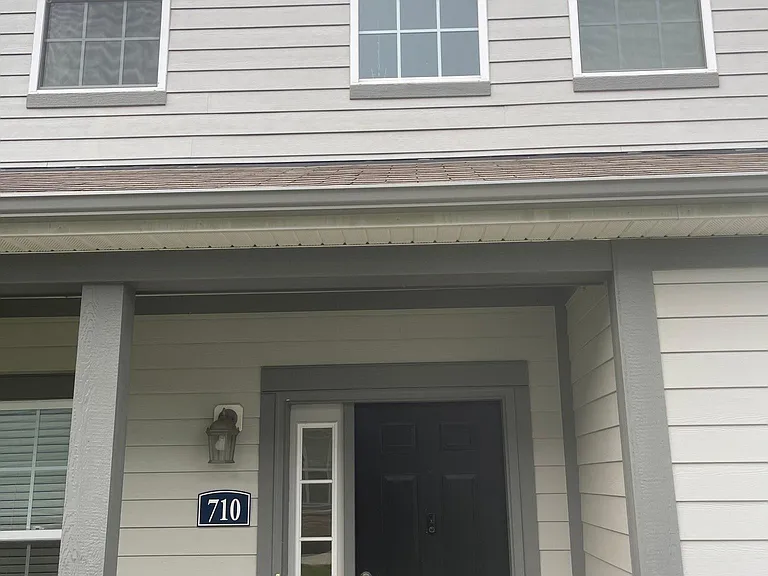 710 Redwood Ln — Photo 3