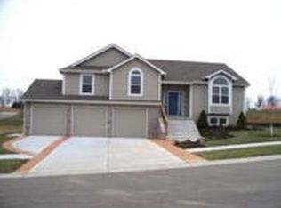 833 Lewis Dr, Leavenworth, KS 66048