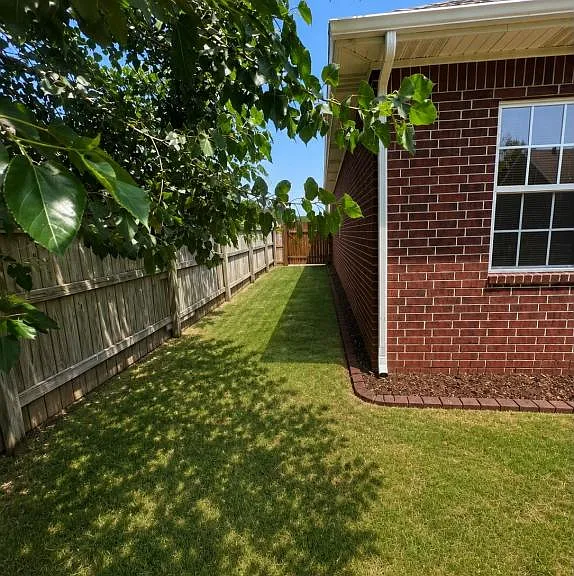 1208 N 22nd Pl — Photo 4