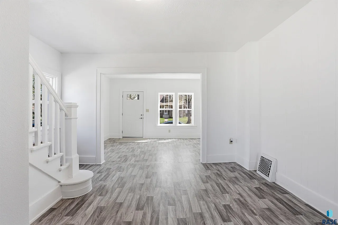 2 bed, 934 sqft, $1,200 — Photo 3