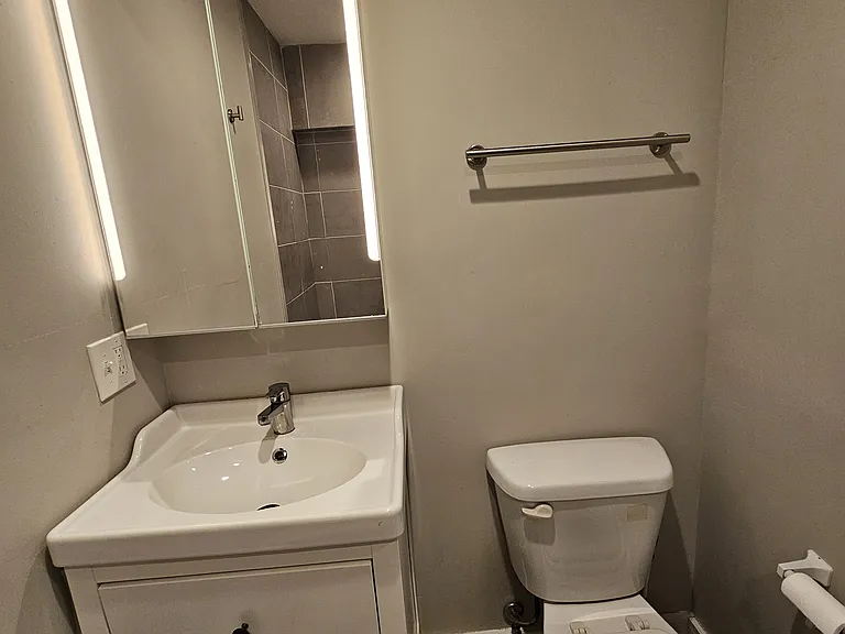 1677 State St #1B — Photo 2