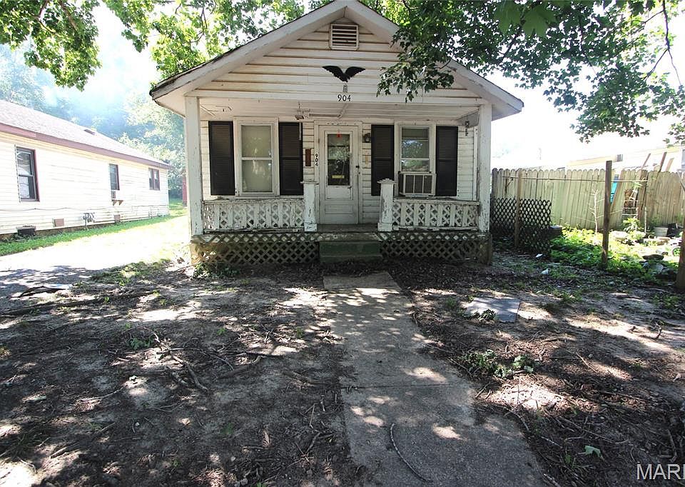 1st image of 904 Camilla St