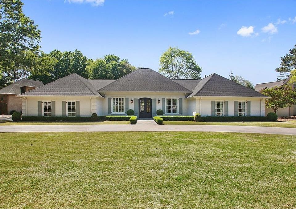 1st image of 580 Atlanta Country Club Dr SE