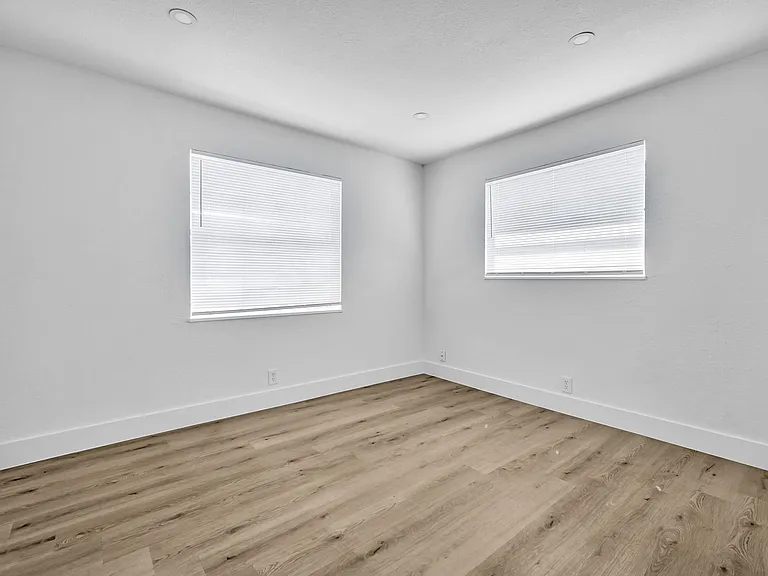 1015 NE 17th Ave — Photo 29
