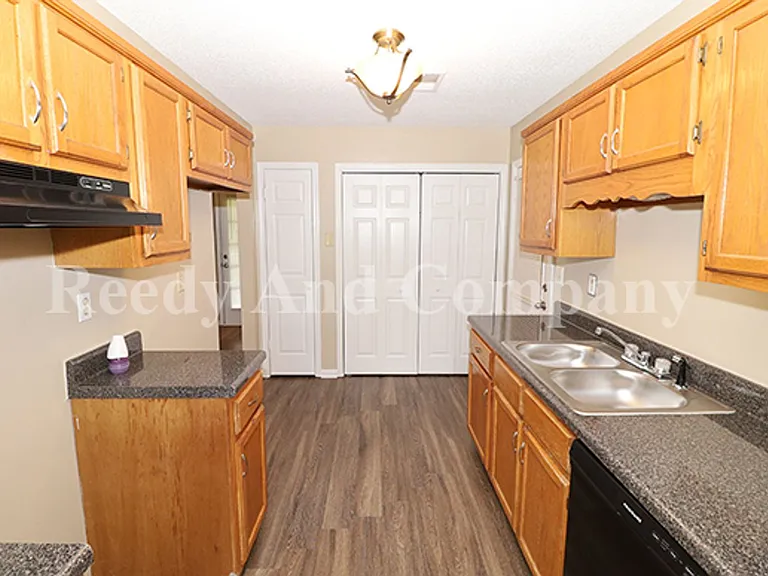 5961 Kentwood Dr — Photo 6