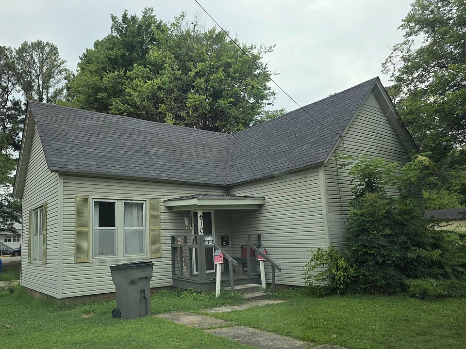 1st image of 610 W Poplar St