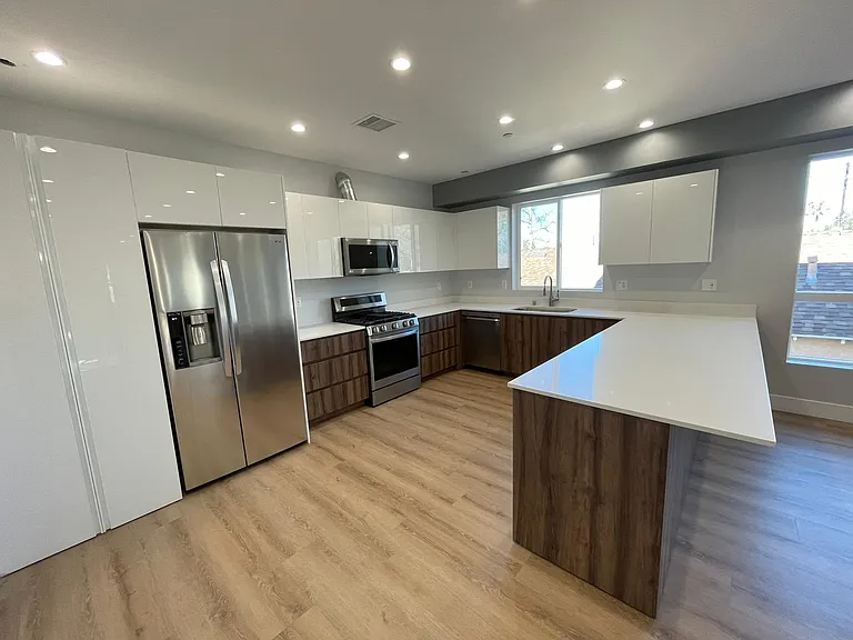 6345 Farmdale Ave #1/2 — Photo 10