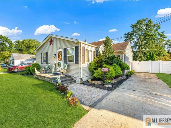 80 Elm St, Spotswood, NJ 08884