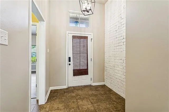 3 bed, 2.0 bath, 1695 sqft, $2,500 — Photo 3