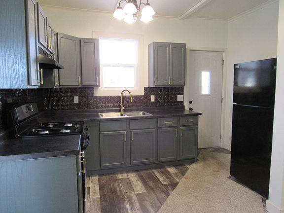 5th image of 226 Pleasant St