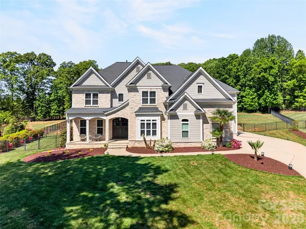 121 Leeward Shoals Ln, Mooresville, NC 28117