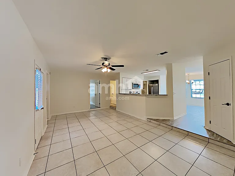 1694 Ashwood Cir — Photo 3