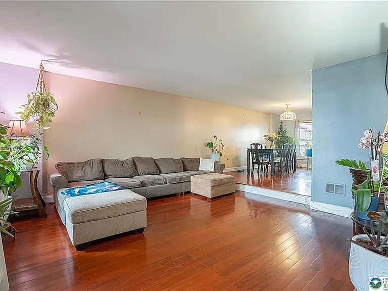 1703 Saratoga Ct — Photo 2