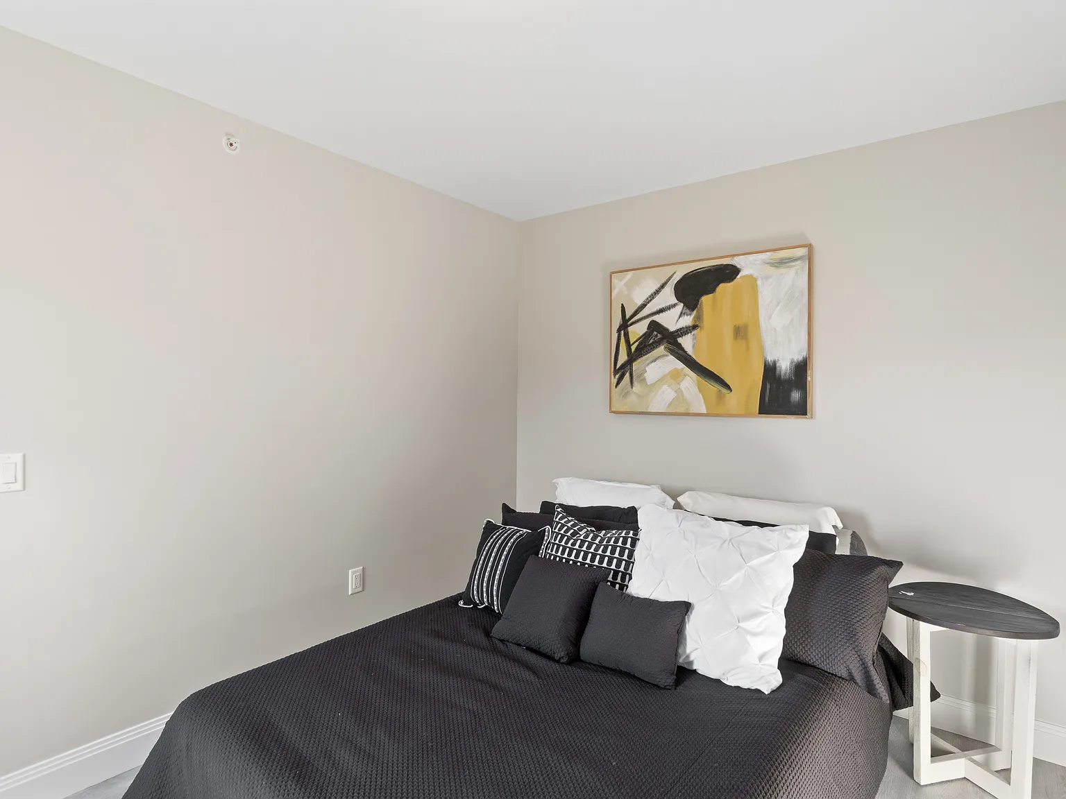1 bed, $2,030 — Photo 2