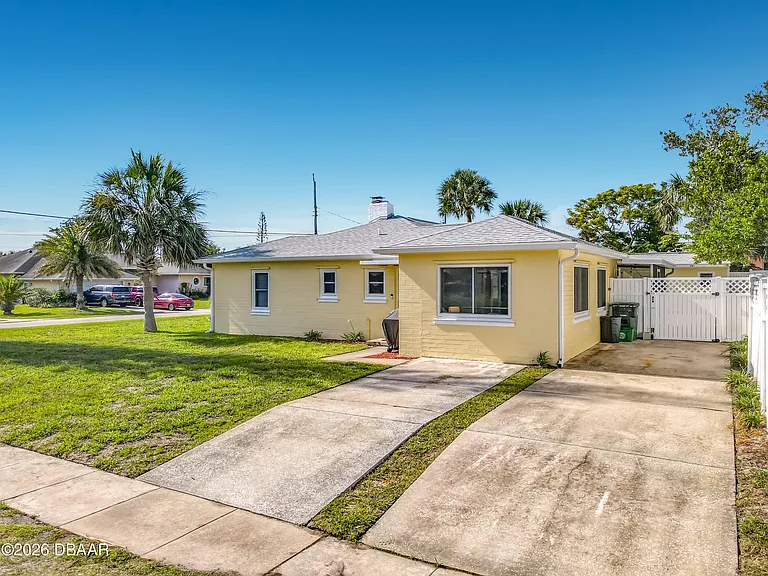 1621 N Oleander Ave — Photo 49