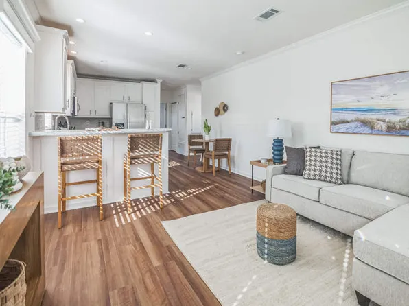 2647 Marco Polo Dr, Clearwater, FL 33764