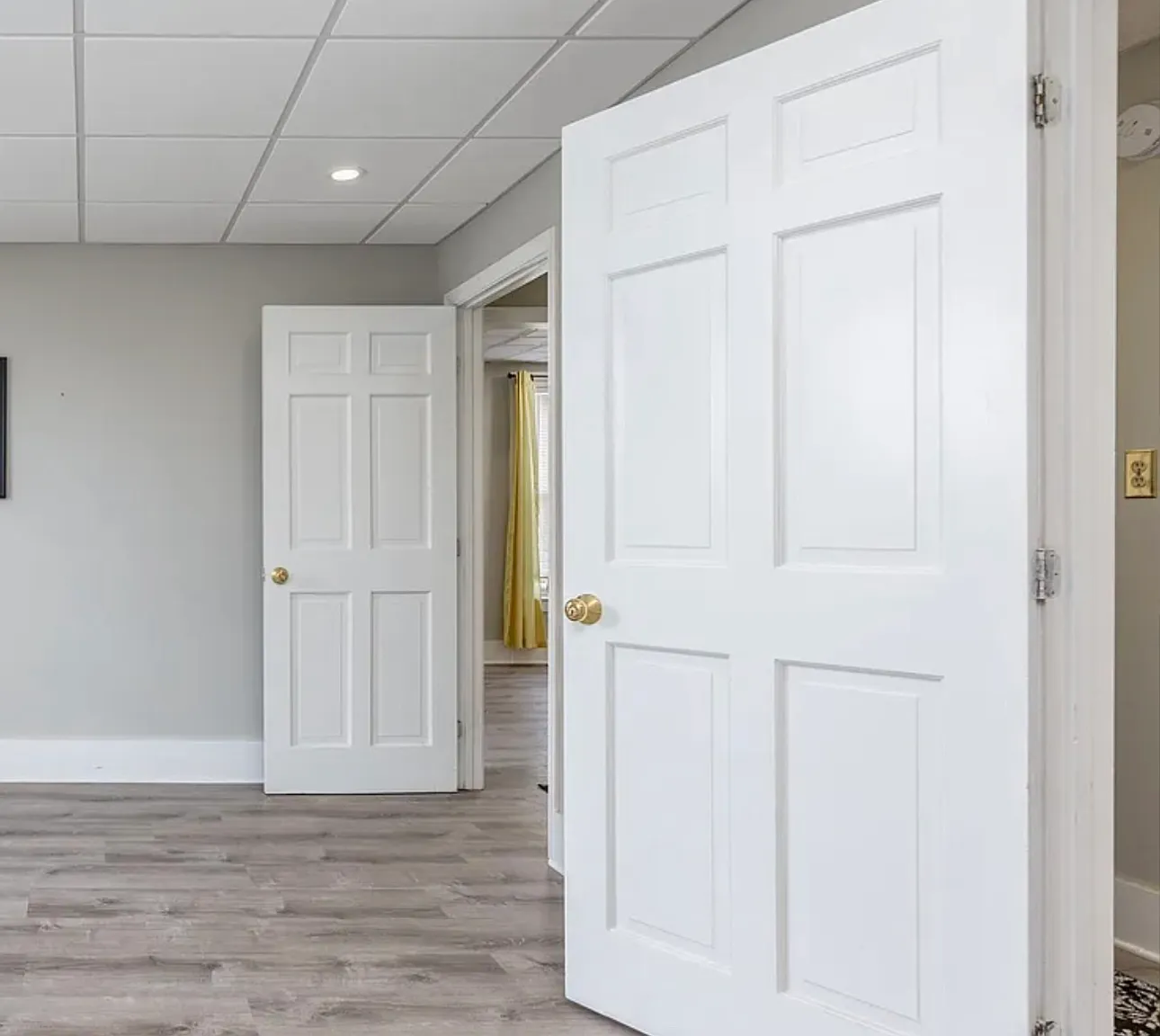 3 bed, 850 sqft, $2,000 — Photo 3