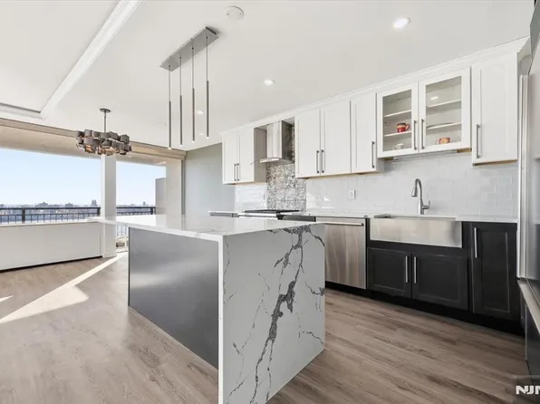 4 Horizon Rd APT 1006, Fort Lee, NJ 07024