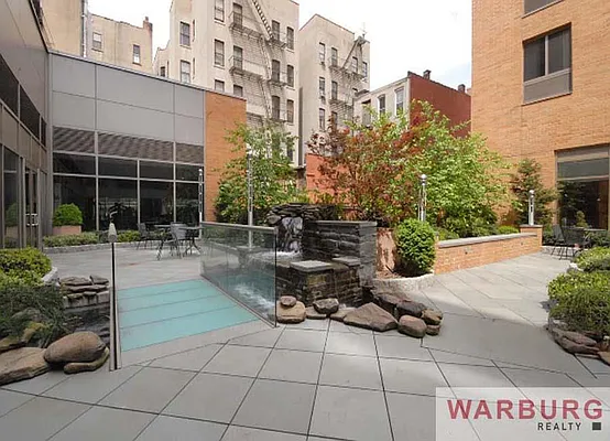 Sold by Warburg | media 21