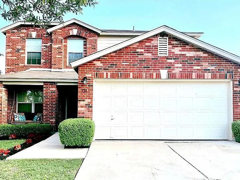4 bed, 2.5 bath, 2005 sqft, $2,100 — Photo 1