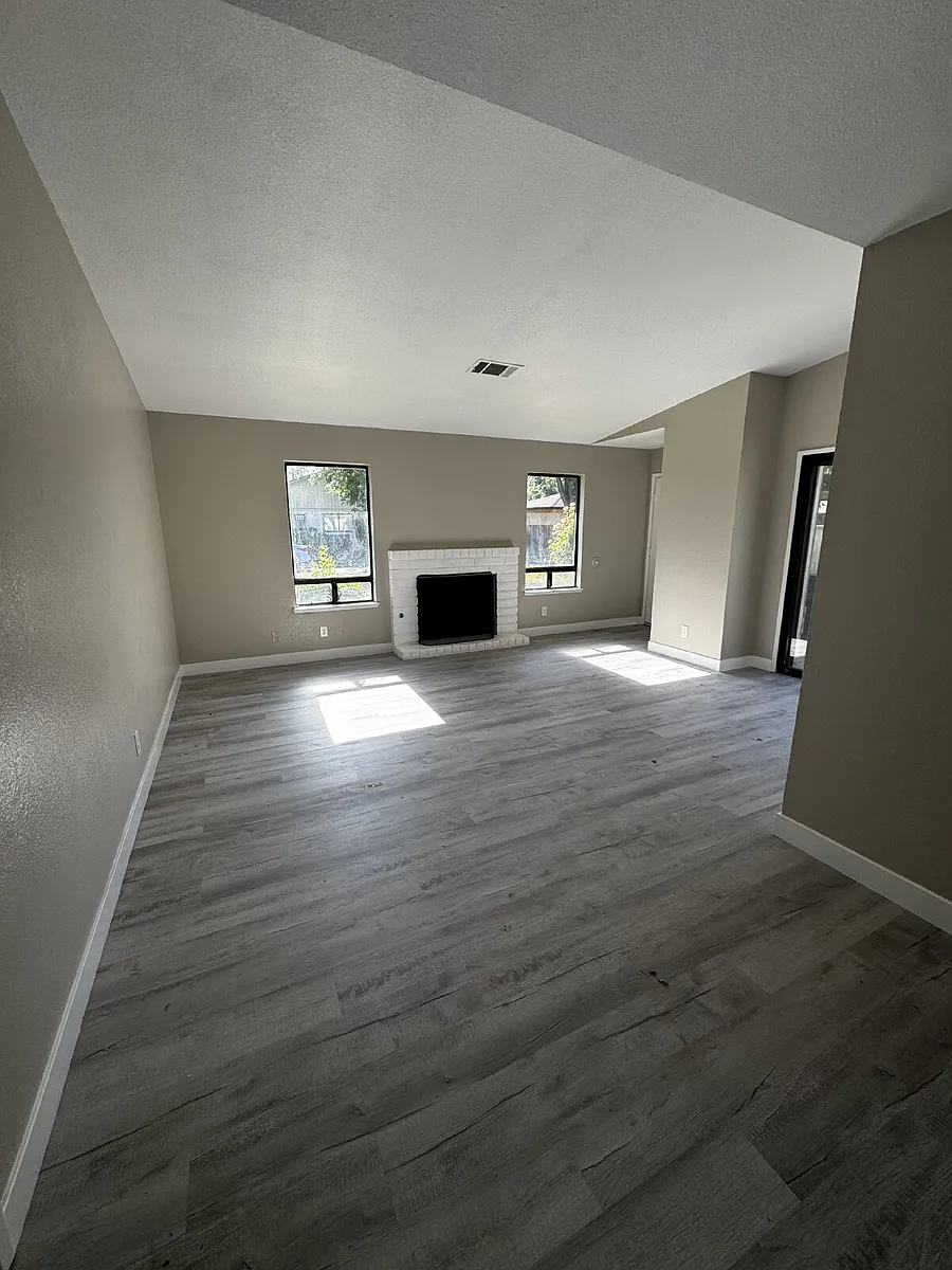 Building Photo - 3557 Guadalupe Ave