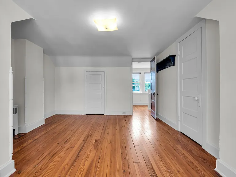 42 E Wall St — Photo 17