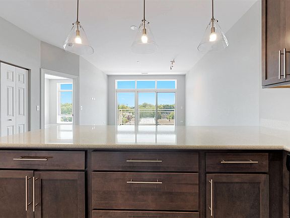 5th image of 4758 N Laramie Ave #404