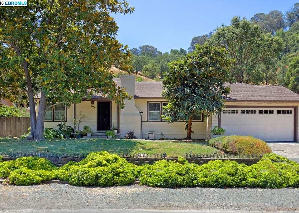 2nd image of 2441 Olympic Blvd