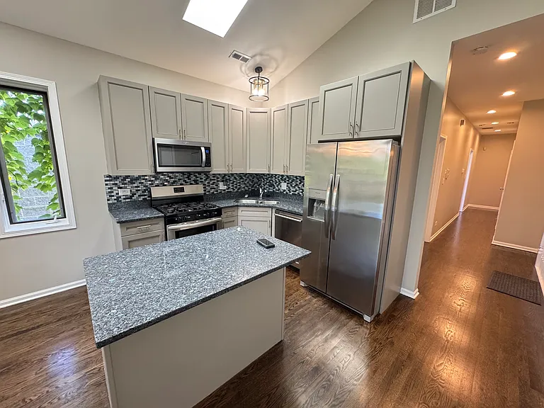 6332 S Ingleside Ave #3 — Photo 3