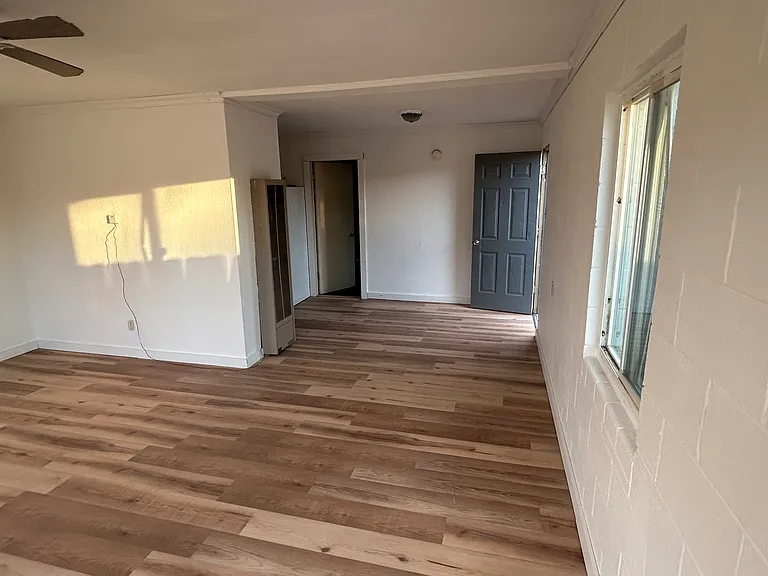 621 W Apache St #1/2 — Photo 4