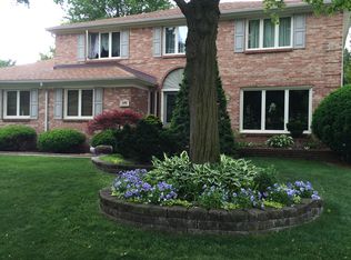 1689 Chatham Dr, Troy, MI
