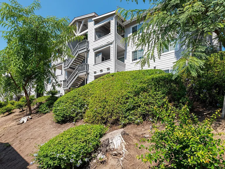 Crestwood Apartment Homes — Photo 13