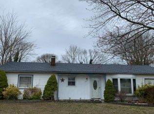 26 Stonehurst Cir, Centereach, NY 11720