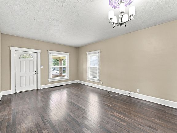 3rd image of 2942 Macpherson Ave