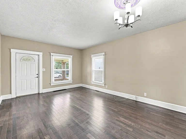 2942 Macpherson Ave — Photo 3