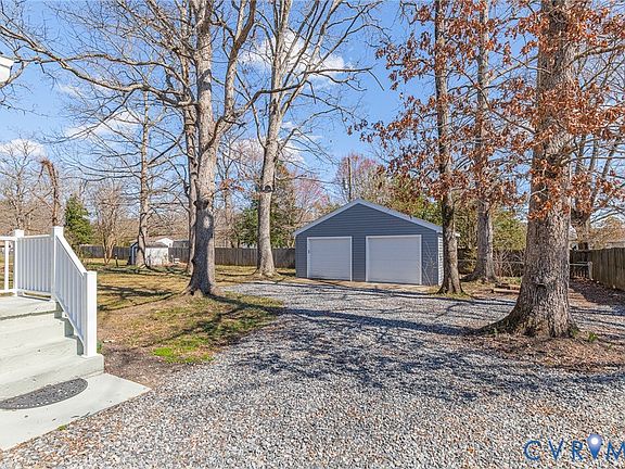 3rd image of 15519 Saddlebrook Rd