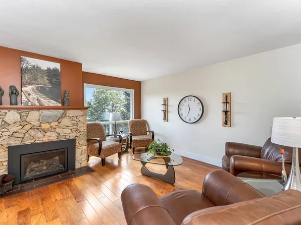 6172 Alington Rd #2, North Cowichan, BC V9L 2E9