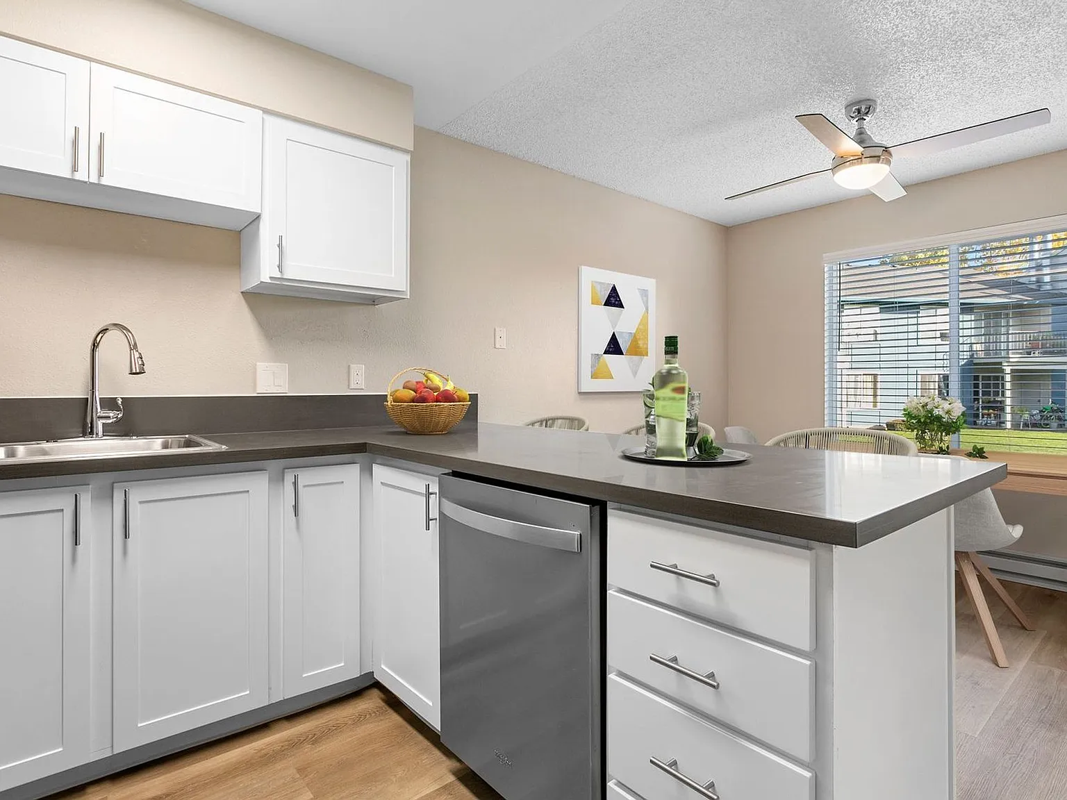 The Alexander Apartments — Photo 1