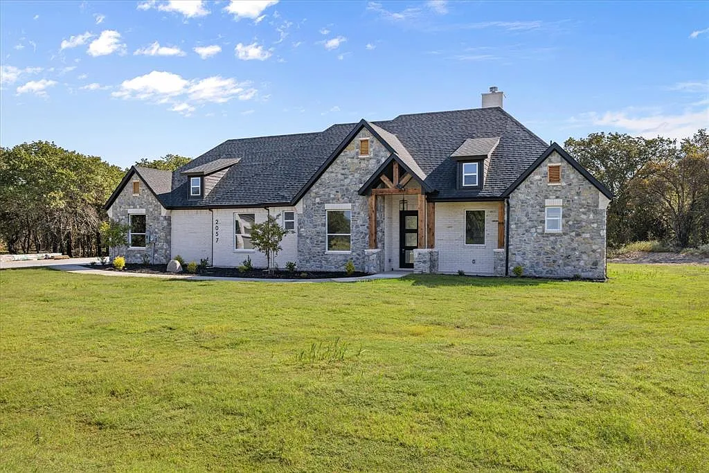 4 bed, 3.0 bath, 2534 sqft, $3,990 — Photo 1
