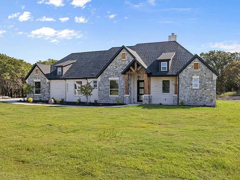 2057 Glenhollow Dr — Photo 3