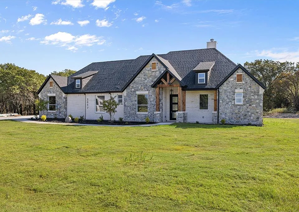 2057 Glenhollow Dr